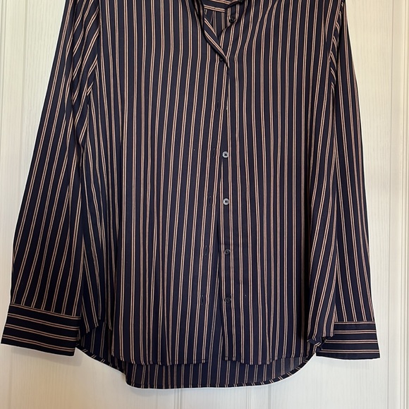 UNIQLO women’s dress shirt. Sold 6 years ago. Never worn. - Picture 3 of 3